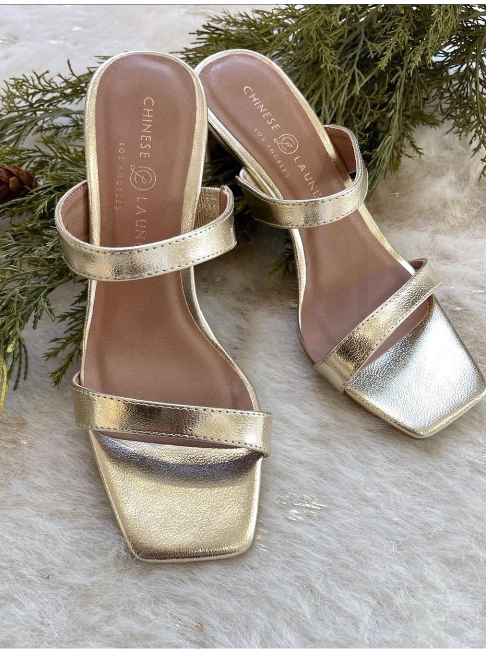 NEW CHINESE LAUNDRY yanti block heel slide sandal in gold.